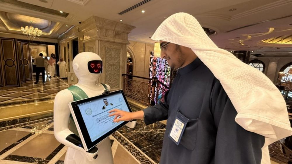 Un robot inteligente al servicio de los participantes en las competiciones cor�nicas de Arabia Saudita