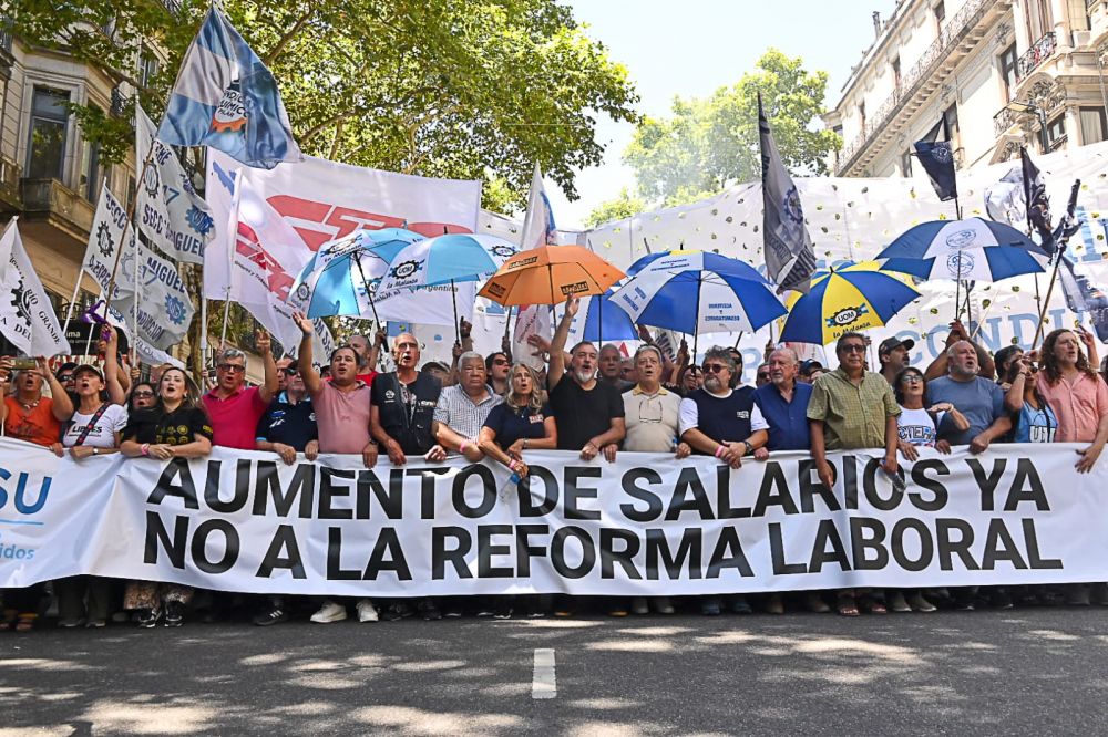 El Frente de Sindicatos ratific� el paro con movilizaci�n para el jueves a pesar de la no convocatoria de la CGT