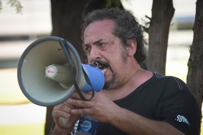 La Justicia orden� desalojar el predio de Fate: los trabajadores dicen que solo se ir�n si la f�brica reabre