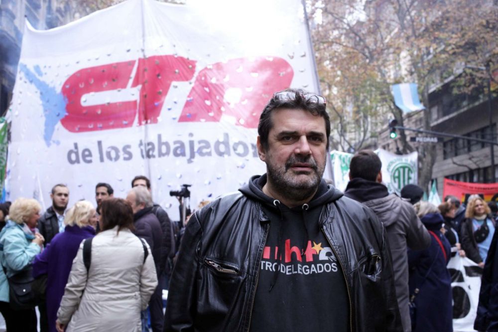 Homenaje de Hugo Yasky durante la sesi�n en Diputados: �Hoy, Beto Pianelli estar�a en la plaza del Congreso junto con los compa�eros, expresando su rechazo a esta reforma�