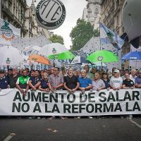 El Frente de Sindicatos Unidos anunci� un paro de 36 horas con movilizaci�n cuando la Reforma Laboral vuelva al Senado: �Nos conduce a una cat�strofe social�