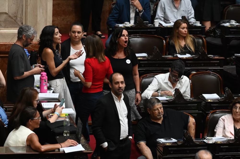 Tras la votaci�n de la reforma laboral, resurgi� la interna entre CFK y los gobernadores del PJ que apoyaron a Milei