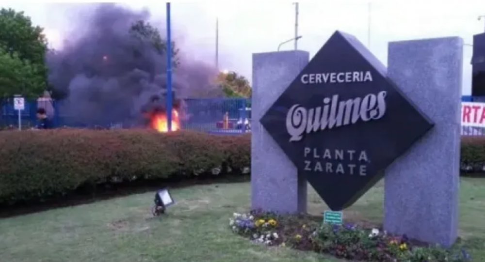 La planta de Corona en Z�rate reduce a la mitad su personal por la ca�da del consumo