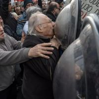 La jubilaci�n ya no alcanza: cada vez m�s adultos mayores salen a trabajar y engrosan el empleo precario