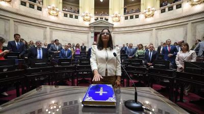 El Gobierno rompi� al peronismo, lo dej� sin autoridades en el Senado y gana fuerza para negociar la Corte