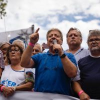 La UOM vota en todo el pa�s y Furl�n arriesga su liderazgo en medio de rebeliones internas