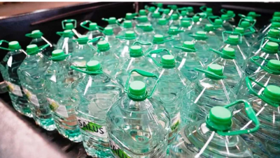 Proponen exonerar del IVA al agua embotellada y a los filtros en Montevideo