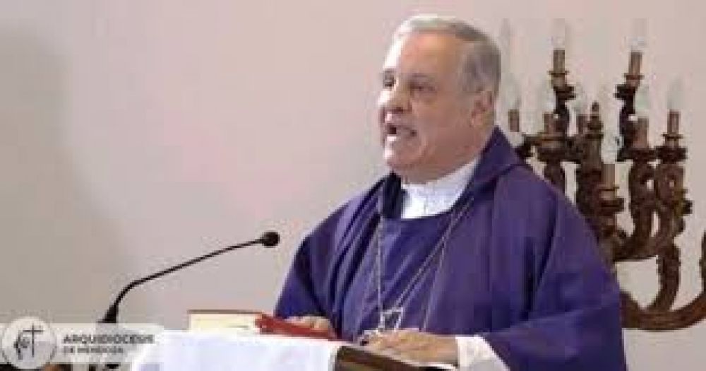 Mons. Colombo: 'Escuchar, contemplar y testimoniar'