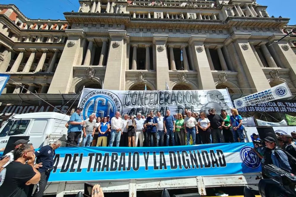 Reforma laboral: la CGT march� a los Tribunales y busca impugnar la ley