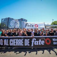 Aguiar recorri� FATE junto a sus trabajadores y exigi� la continuidad de todas las fuentes laborales