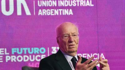 Ahogada en su crisis, la industria evita el choque pol�tico con Milei para sostener negociaciones y dedicarse a los problemas reales