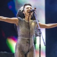 La Delio Valdez toca frente a FATE y se solidariza con los 920 trabajadores