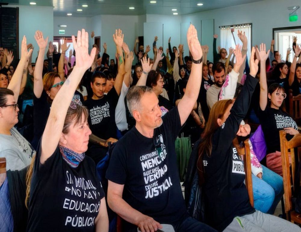 Docentes de Tierra del Fuego paran lunes y mi�rcoles