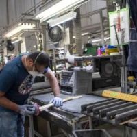 La morosidad se traslada de las familias a las f�bricas y tensiona al extremo la cadena de pagos de la industria