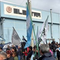La empresa que fabrica los aires acondicionados Electra debe sueldos a 140 trabajadores y solicit� su quiebra