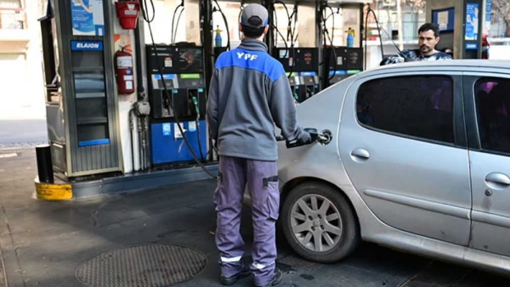 Acu�a cerr� un aumento bimestral para empleados de estaciones de servicio del 8% para febrero y marzo