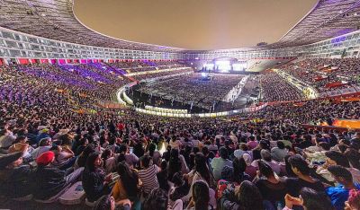Per� | M�s de 90.000 personas llenan el Estadio Nacional para evento evangel�stico con Franklin Graham