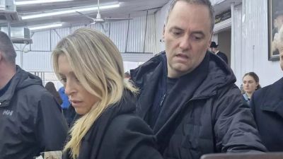 Adorni admiti� que su esposa viaj� en el avi�n presidencial a Miami y Nueva York: �Quer�a que me acompa�e�