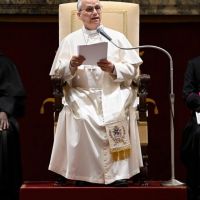 El Papa: presencia y protecci�n para responder a las inquietudes de los j�venes