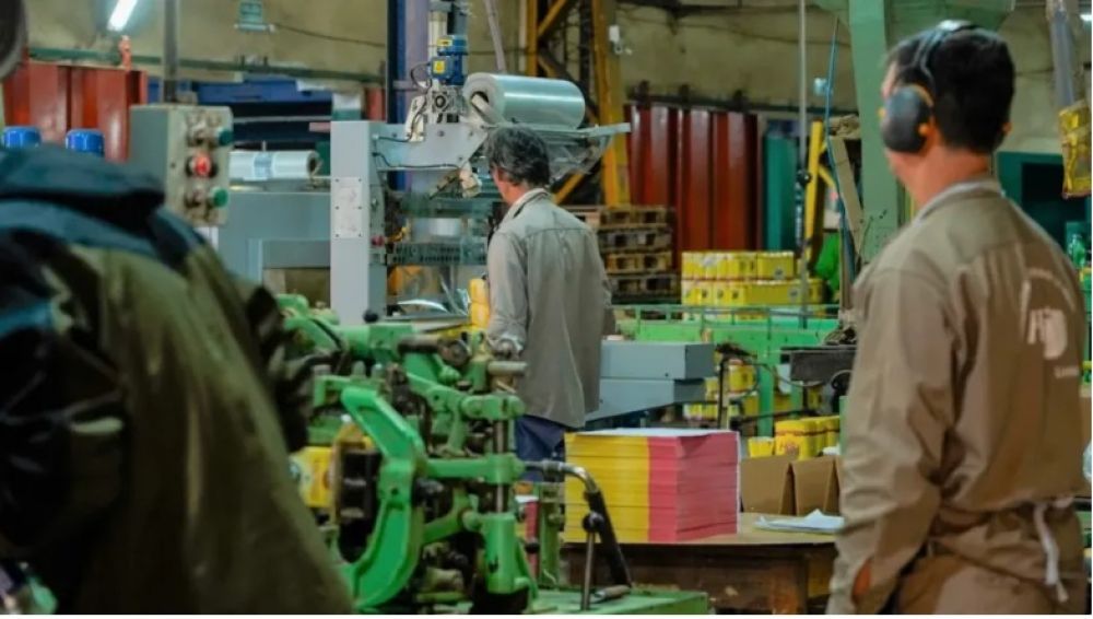 En dos a�os de Milei se perdieron casi 300 mil empleos registrados y cerraron m�s de 21 mil empresas