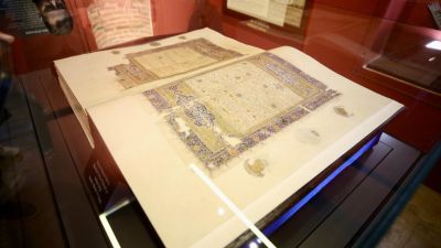 Una rara copia del Cor�n de 800 a�os de antig�edad exhibida en Turqu�a