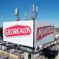 En medio de un tenso esquema de suspensiones de trabajadores y de casi 55% de capacidad ociosa, Georgalos reconoci� que ya fabrica caramelos en China