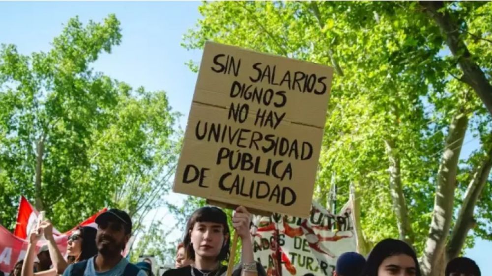Paro en universidades: docentes reclaman aplicar la ley de financiamiento y denuncian una p�rdida salarial del 50%