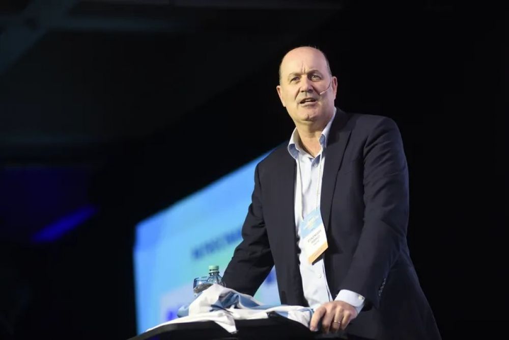 Federico Sturzenegger desregul� la vacunaci�n antiaftosa y rompi� la mesa de enlace