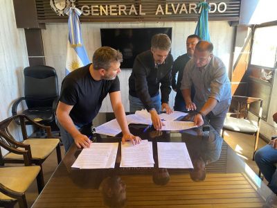 En Miramar, los trabajadores municipales firmaron su convenio colectivo de trabajo con la municipalidad de General Alvarado