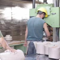 Cierra la �nica f�brica de aisladores el�ctricos del pa�s y el Gobierno suspende aranceles a las importaciones para garantizar el abastecimiento