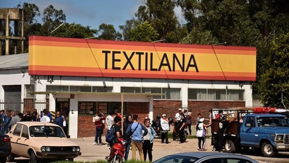 La industria textil, como un cementerio: casi 80% de las m�quinas paradas y 11.000 despidos en un a�o