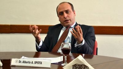 Abogados se organizan para voltear art�culos de la reforma laboral y le abren m�s frentes de confrontaci�n al gobierno