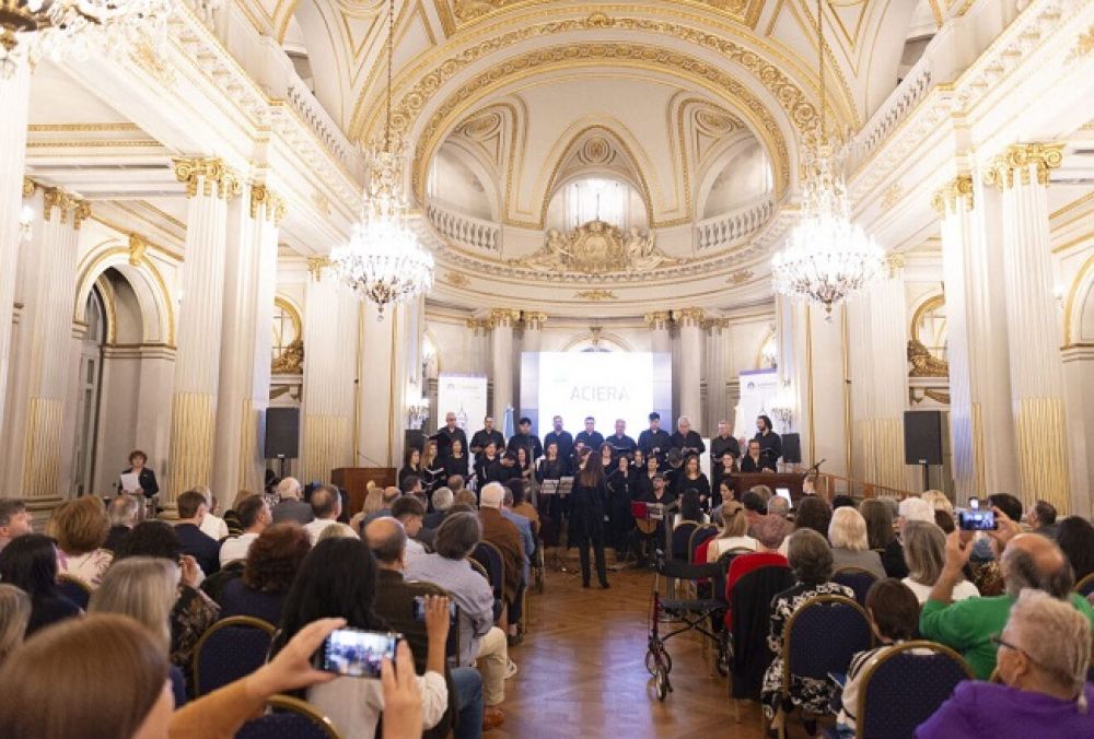 La Alianza distinguir� a mujeres solidarias en la Legislatura porte�a