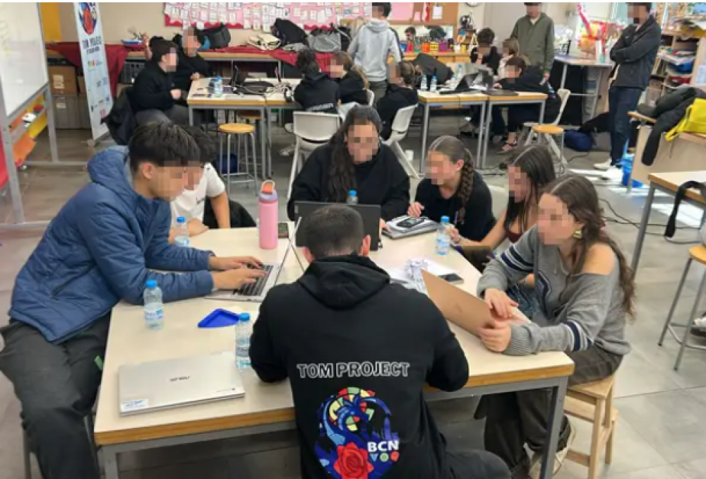 Alumnos de varios pa�ses buscan soluciones tecnol�gicas en el Colegio Hatikva para personas con discapacidad