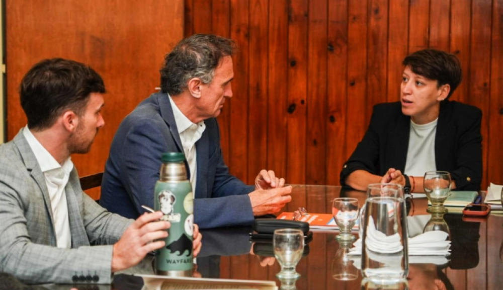 Luc�a G�mez recibi� a Katopodis para repasar obras y proyectos para Adolfo Gonzales Chaves