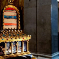 Estos ser�an el manto, el c�ngulo y el bast�n de San Jos�