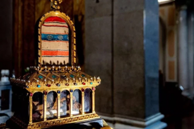 Estos ser�an el manto, el c�ngulo y el bast�n de San Jos�