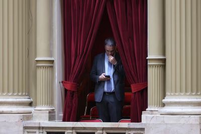 Manuel Adorni retrasa su informe sobre la gesti�n en el Congreso y la oposici�n pide interpelarlo por los viajes