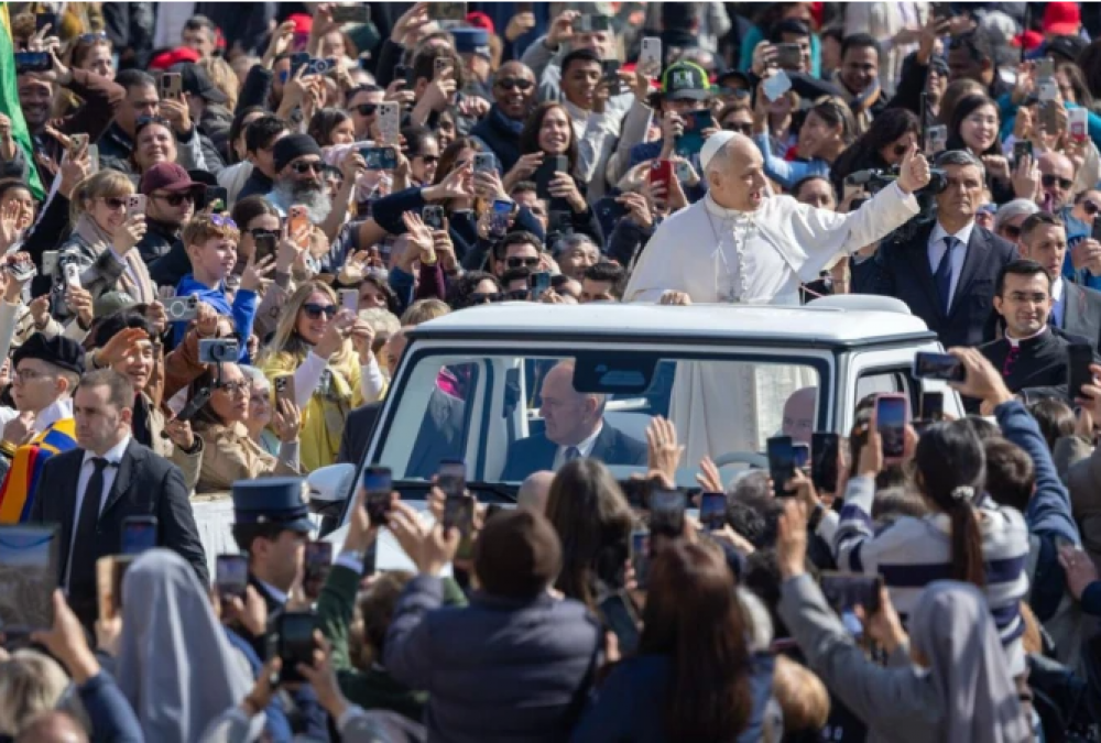 El Papa Le�n XIV explica por qu� el sacerdocio ministerial est� reservado a hombres al analizar la jerarqu�a eclesial