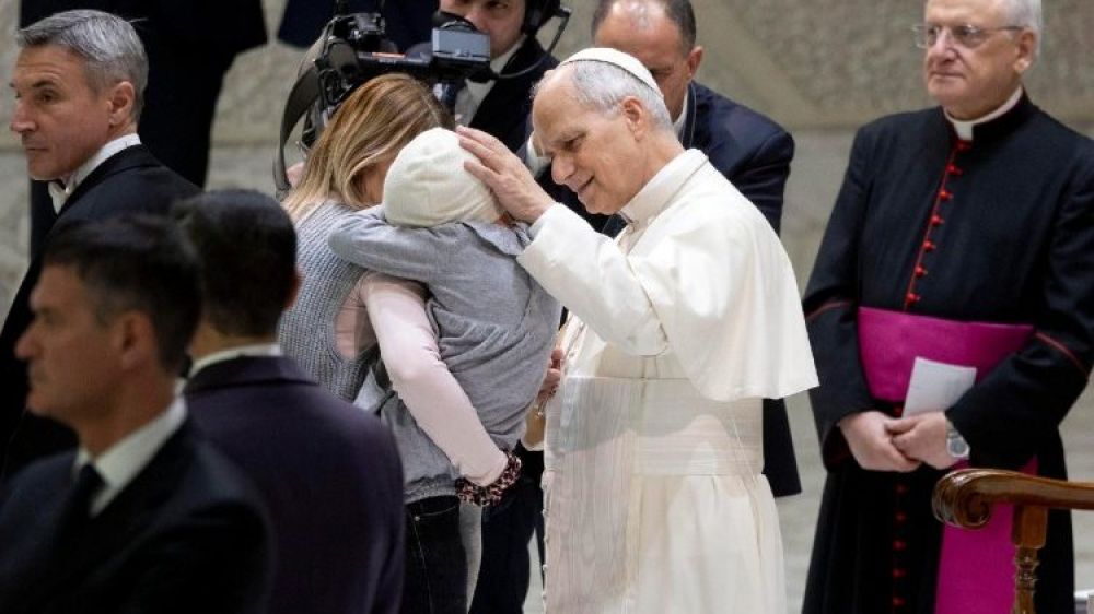 Los obispos, al servicio del pueblo de Dios, custodios del tesoro de la fe