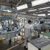 Por la ca�da de la demanda, Stellantis paralizar� por completo por otras dos semanas su planta de El Palomar que produce para Peugeot y Citro�n