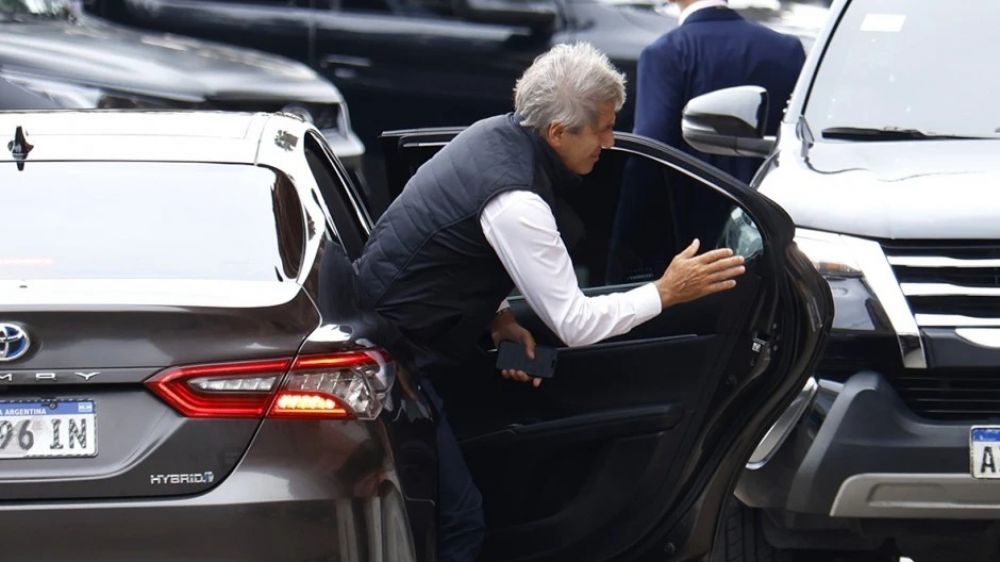 Peugeot y Toyota cierran turnos de producci�n y hay alarma por una ola de despidos en la industria automotriz