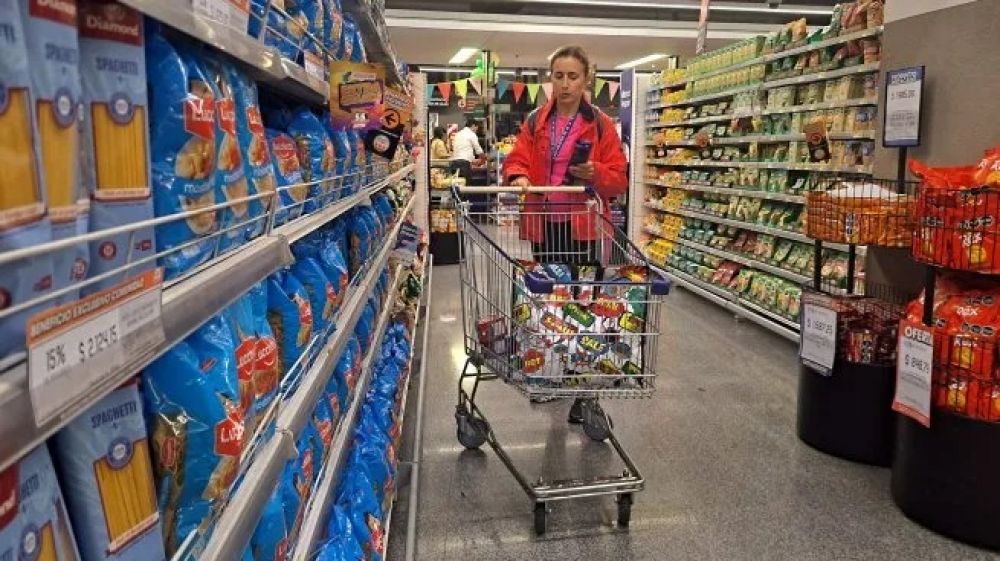 El consumo masivo no levanta cabeza: se hundi� 6,3% mensual en febrero, con una fuerte retracci�n en supermercados