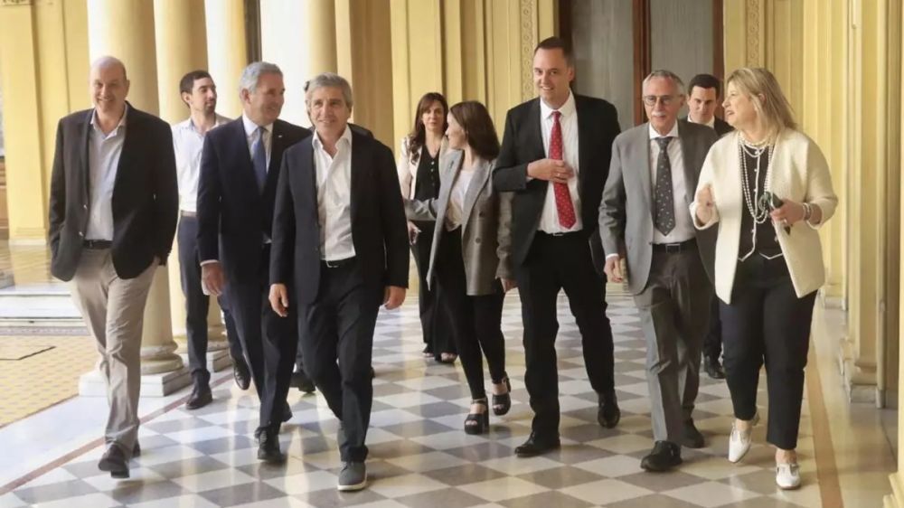 Adorni tuvo guion de Santiago Caputo y omiti� aclarar que compr� el departamento en Caballito donde vive