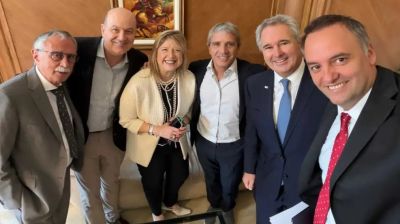 La hiperactividad de Adorni no logra ordenar la hoja de ruta legislativa y se demoran los proyectos