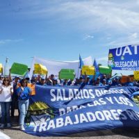 Voytenco cerr� aumentos para los peones rurales por debajo de la inflaci�n, la oposici�n lo acus� de pactar �una paritaria de hambre� y tuvo que reconocer �un atraso estructural�