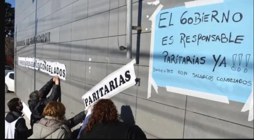 La justicia pone bajo tensi�n el techo salarial libertario y obliga a negociar en organismos claves