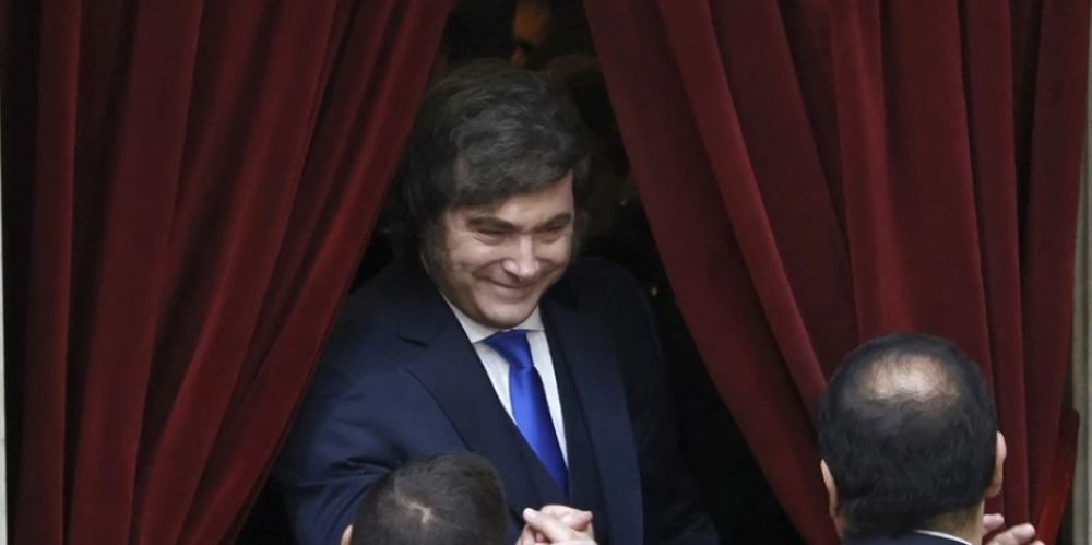 El gobierno eval�a adelantar las presidenciales para mayo de 2027 por la crisis econ�mica