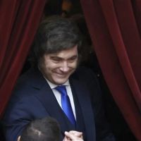 El gobierno eval�a adelantar las presidenciales para mayo de 2027 por la crisis econ�mica