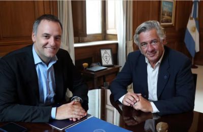 En medio de las revelaciones patrimoniales, Manuel Adorni cancel� su conferencia y tendr� agenda en Olivos